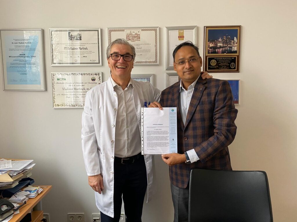 Dr. Sanjeev patnaik with Professor Dr Vladimir Martinek, who is Specialist in Sport Medicine and Shoulder/Hip and Ankle arthroscopy